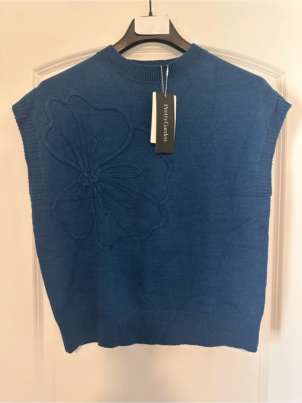 PrettyGarden Blue Knit Floral Applique Sleeveless Top